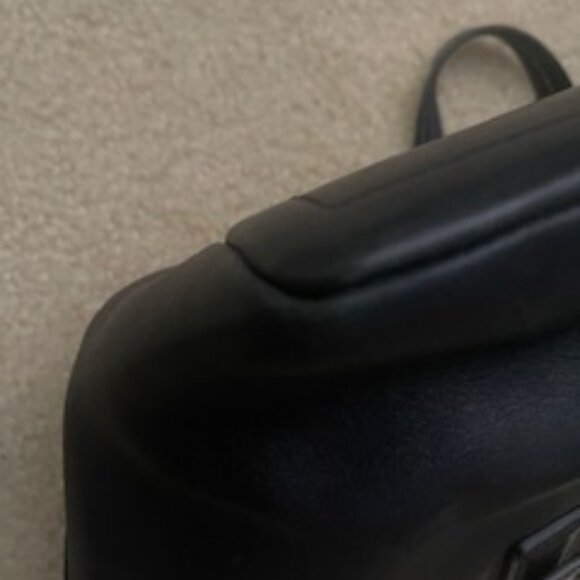 Authentic Black Coach Leather Shoulder Bag – Classic Elegance - Picture 5 of 7